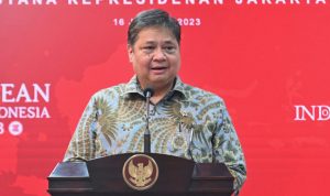 Transisi Penanganan COVID-19, Airlangga: Satgas dan Vaksinasi Booster Tetap Berjalan